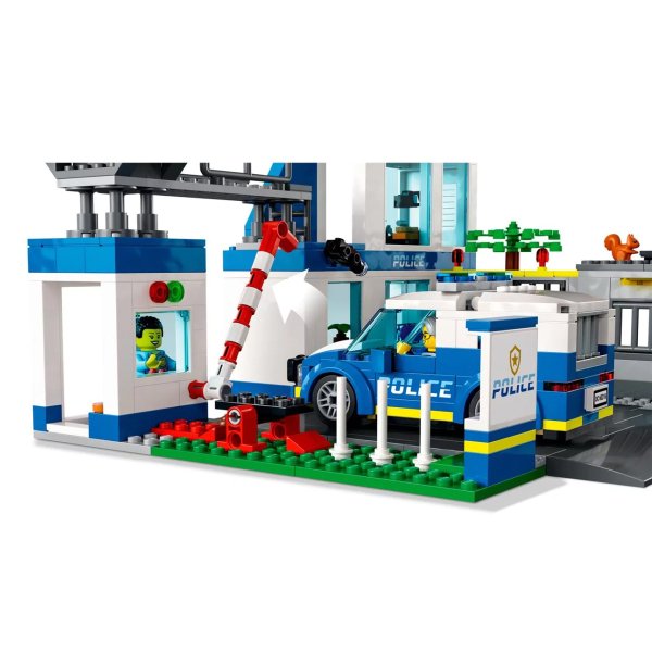 60316 LEGO® City - Polis Merkezi, 668 parça, +6 yaş