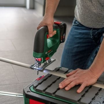 Bosch UniversalSaw 18V-100 Solo Akülü Dekupaj Testere