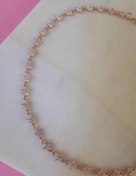 Full Taşlı Çiçekli Choker Kolye-İthal