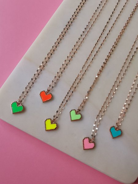 Neon Yeşil Mineli Mini Kalp Kolye