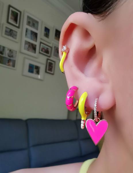 Neon Pembe Mineli Kalp Küpe Küçük TEK