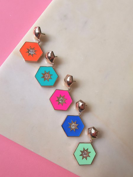 Neon Pembe Mineli Altıgen Kutup Yıldızı Küpe TEK
