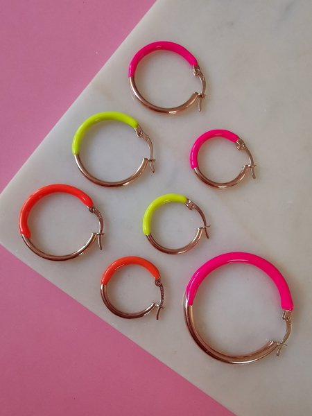 Neon Mineli Halka Küpe 2,5 cm TEK