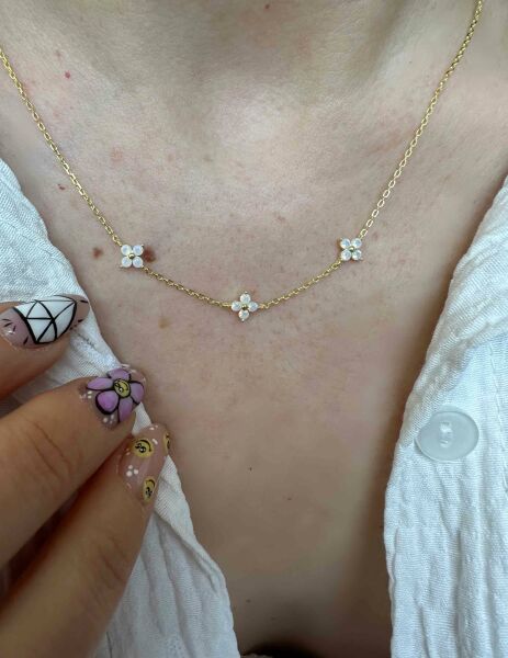 Üçlü Beyaz Opal Taşlı Yonca İthal Kolye