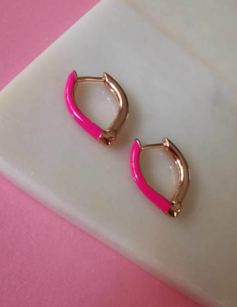 Neon Pembe Mineli Küçük V Küpe-İthal TEK