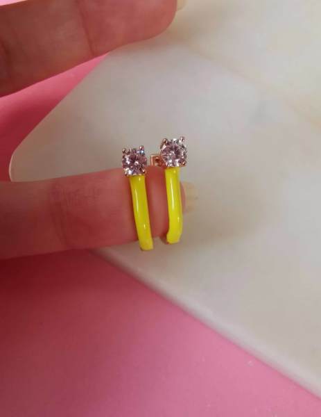 Neon Sarı Mineli Tektaş U Küpe-İthal TEK