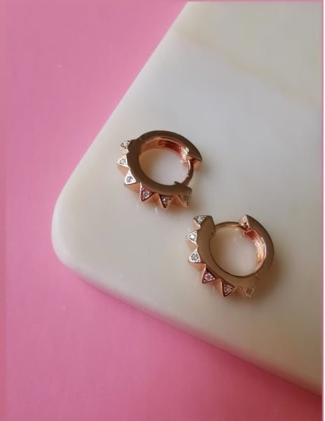 Taşlı Piramid Halka Küpe 1,3 cm-İthal TEK