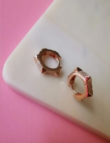 Kalın Piramid Küpe 1,5 cm -İthal TEK