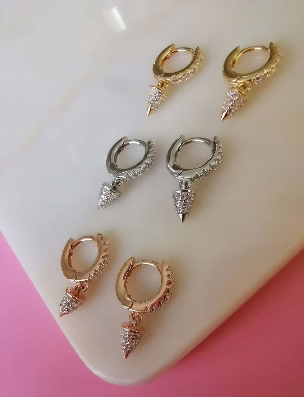 Piramid Sallantılı Halka Küpe 0,9 cm -İthal TEK