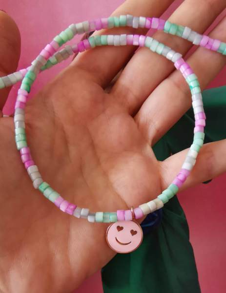 Pastel Sedef Taşlı Smile Kolye