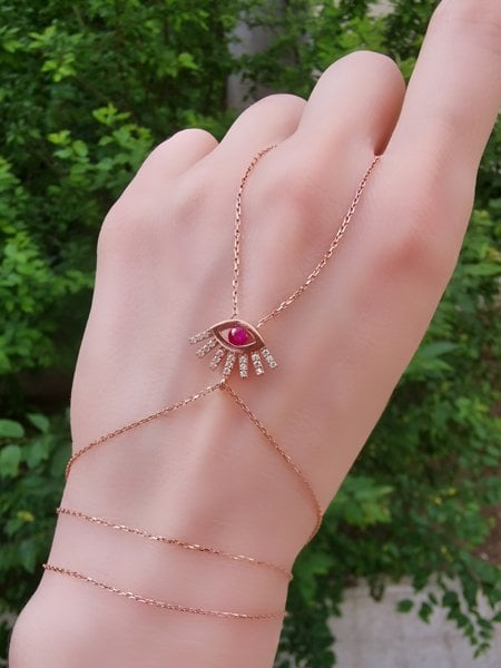 Pembe Gözlü Kirpik Şahmeran