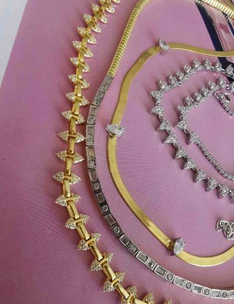 Ortası Baget Taşlı Choker Kolye
