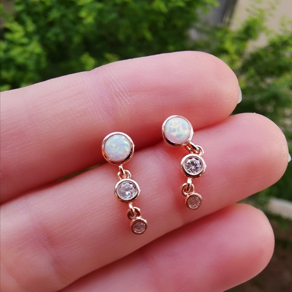 Üç Taş Sıralı Beyaz Opal  Küpe-İthal TEK