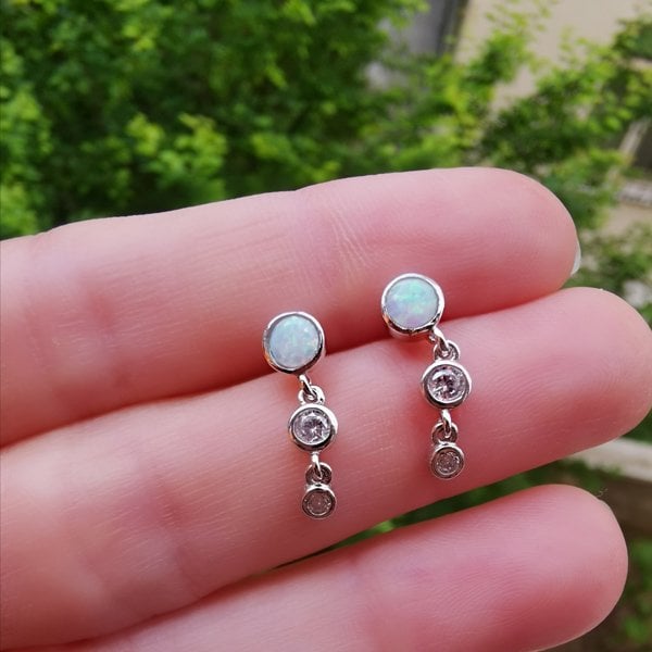Üç Taş Sıralı Beyaz Opal  Küpe-İthal TEK