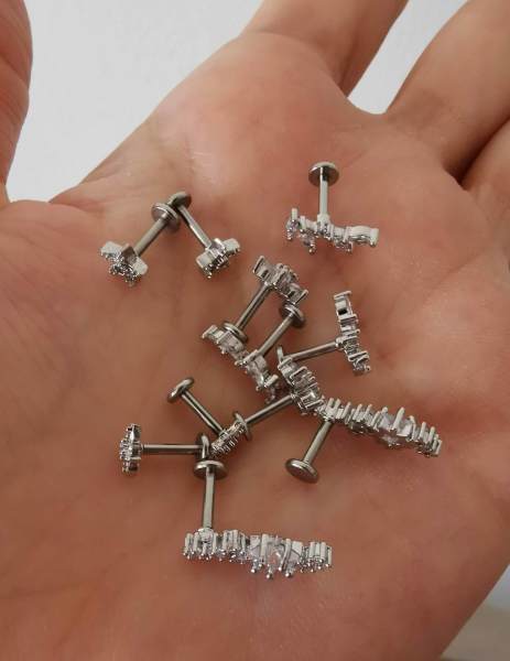 Cerrahi Çelik Arkası Düz Kıkırdak ve Tragus Piercingleri