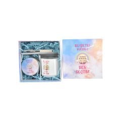 Karma Tasarımlı Kupa, Mum ve Anahtarlık Hediye Seti