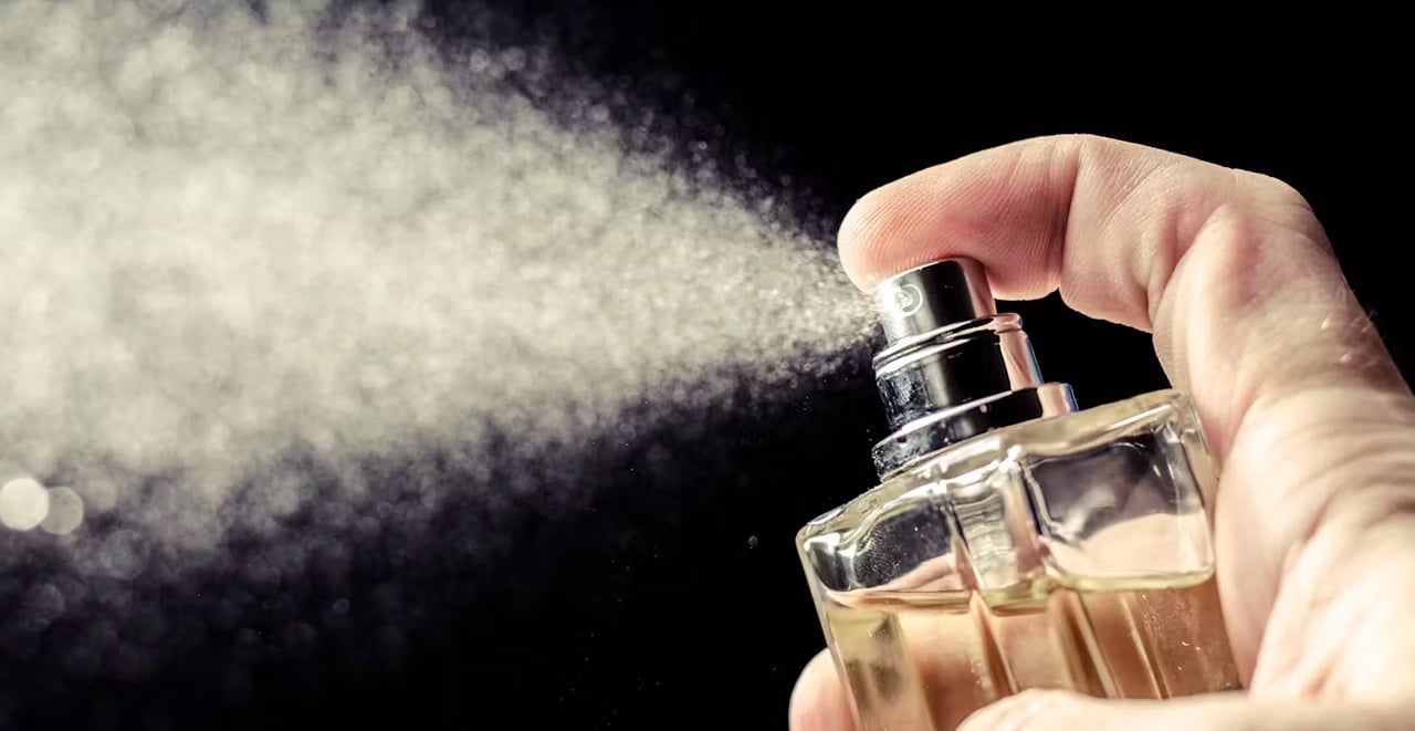 Parfüm Nereye Sıkılmalı? Doğru Parfüm Uygulama Teknikleri