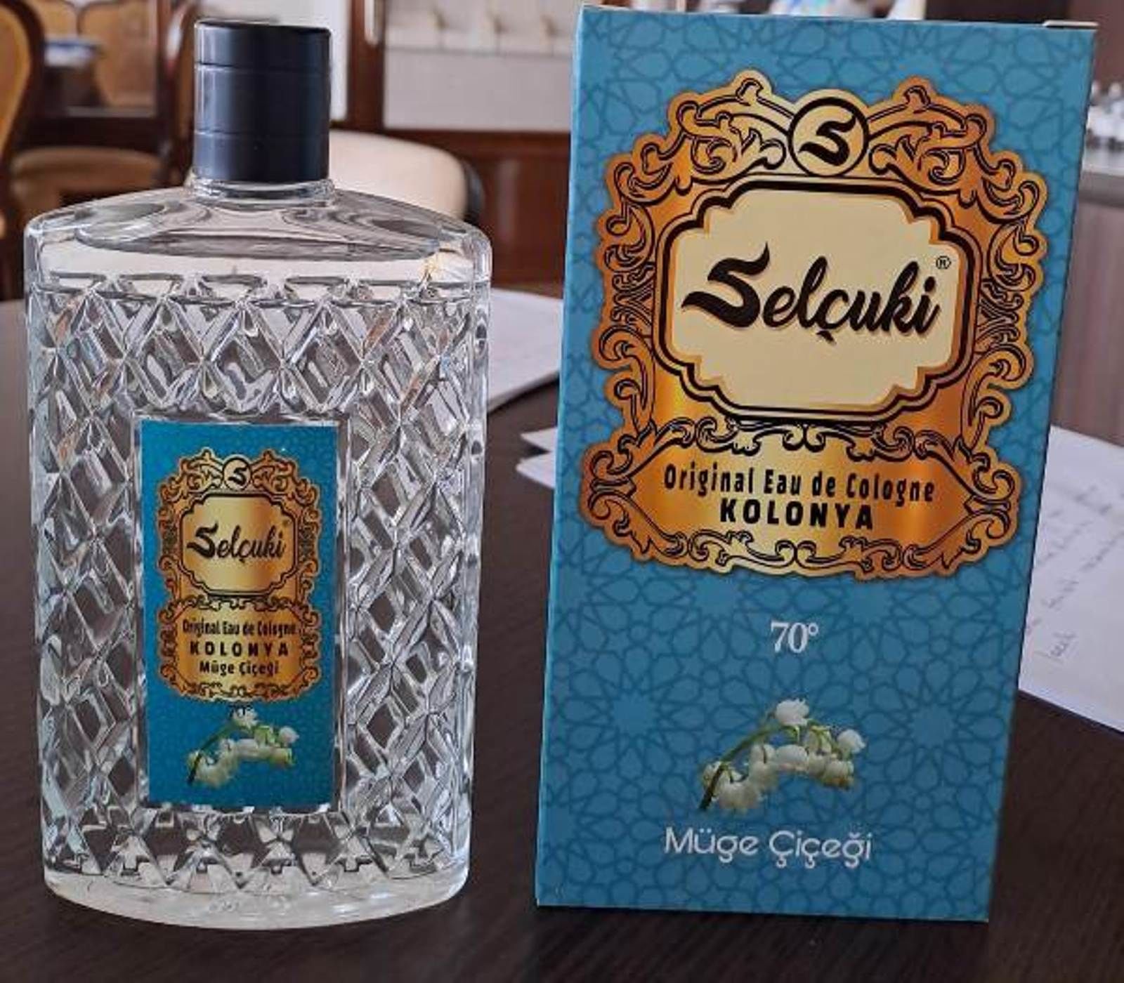 SELÇUKİ MÜGE ÇİÇEĞİ 200 ML PARFÜMLÜ KRİSTAL ŞİŞELİ KOLONYA