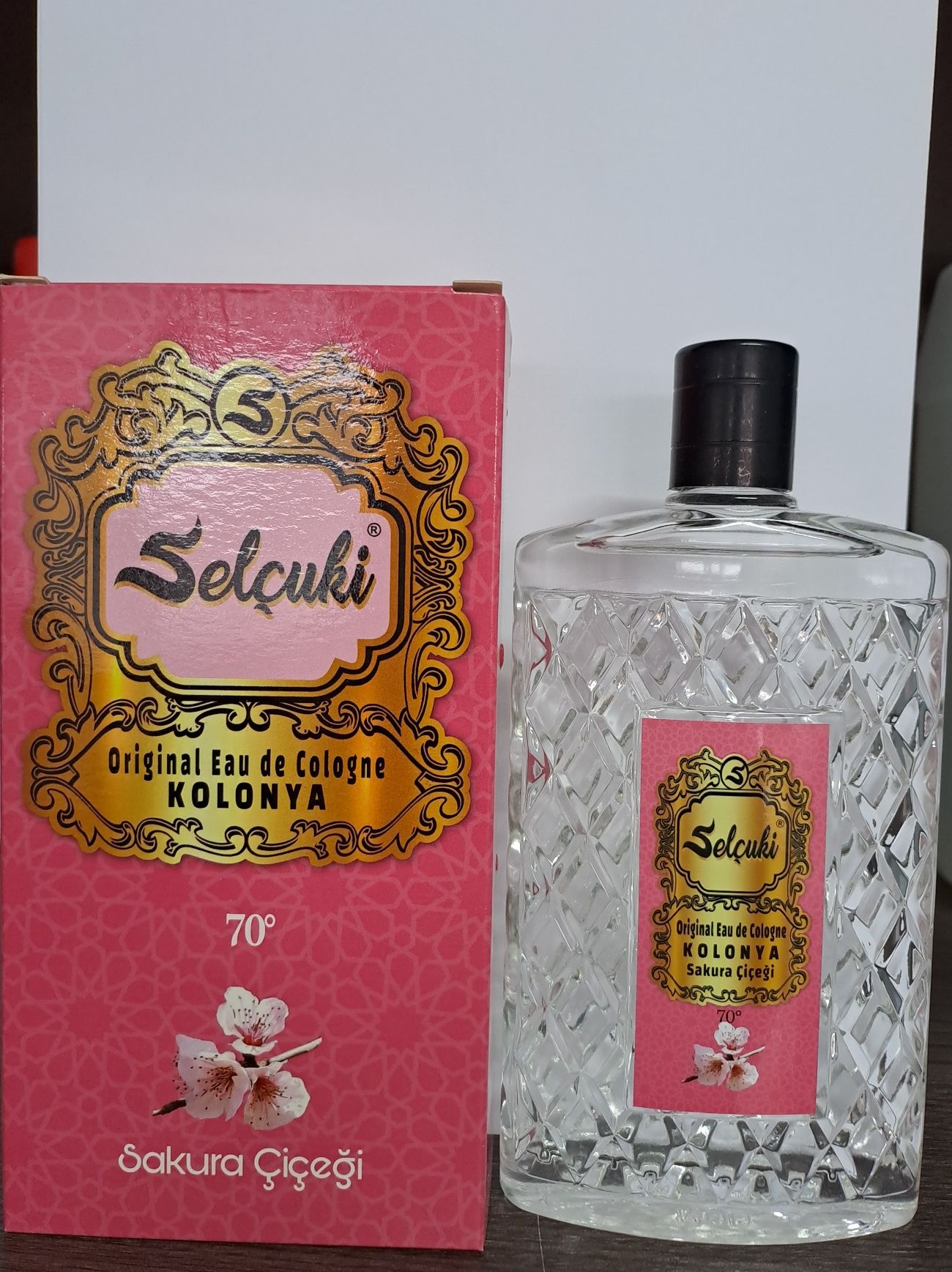 SELÇUKİ SAKURA ÇİÇEĞİ 200 ML PARFÜMLÜ KRİSTAL ŞİŞELİ KOLONYA