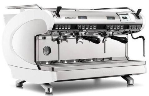 Nuova Simonelli Aurelia Wave T3 Volumetric Tam Otomatik Espresso Kahve Makinesi, 3 Gruplu, Beyaz