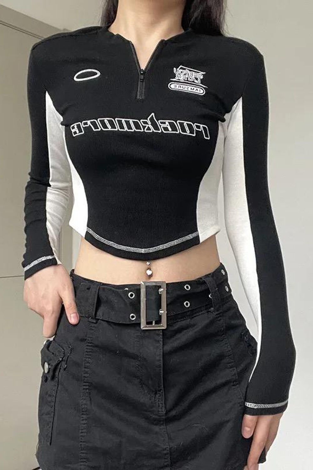 Yarım Fermuarlı Beyaz Şeritli Rockmore Siyah Uzun Kollu Crop T-Shirt