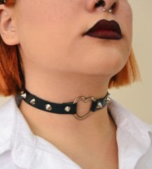 Zımba Detaylı Ayarlanabilir Kalp Choker Kolye