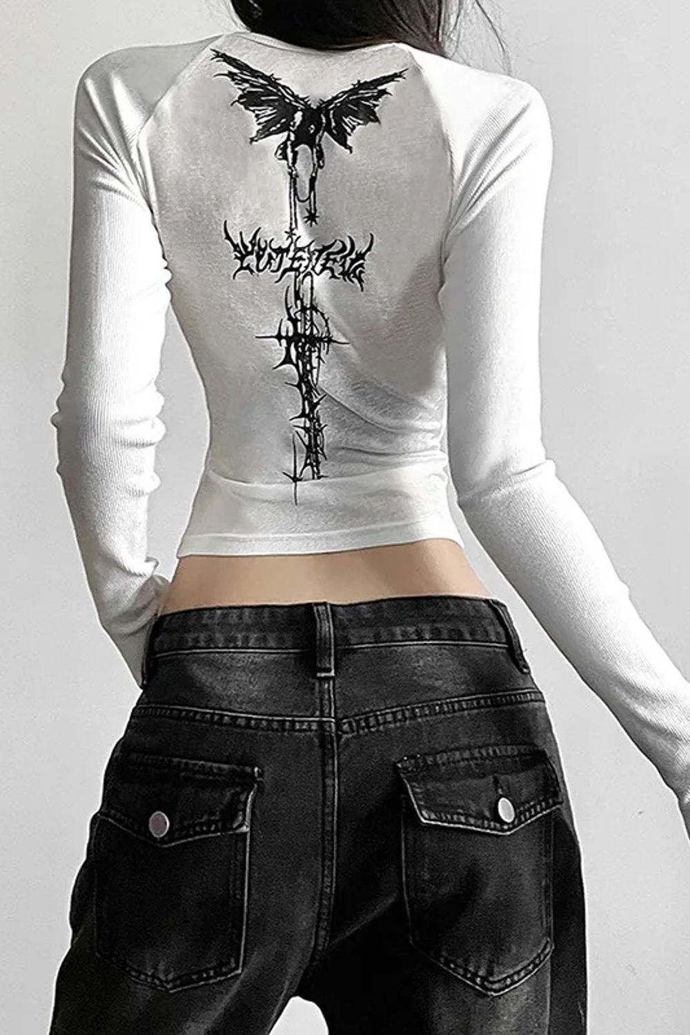 Beyaz Gothic Dragon Slayer Uzun Kollu Crop T-Shirt