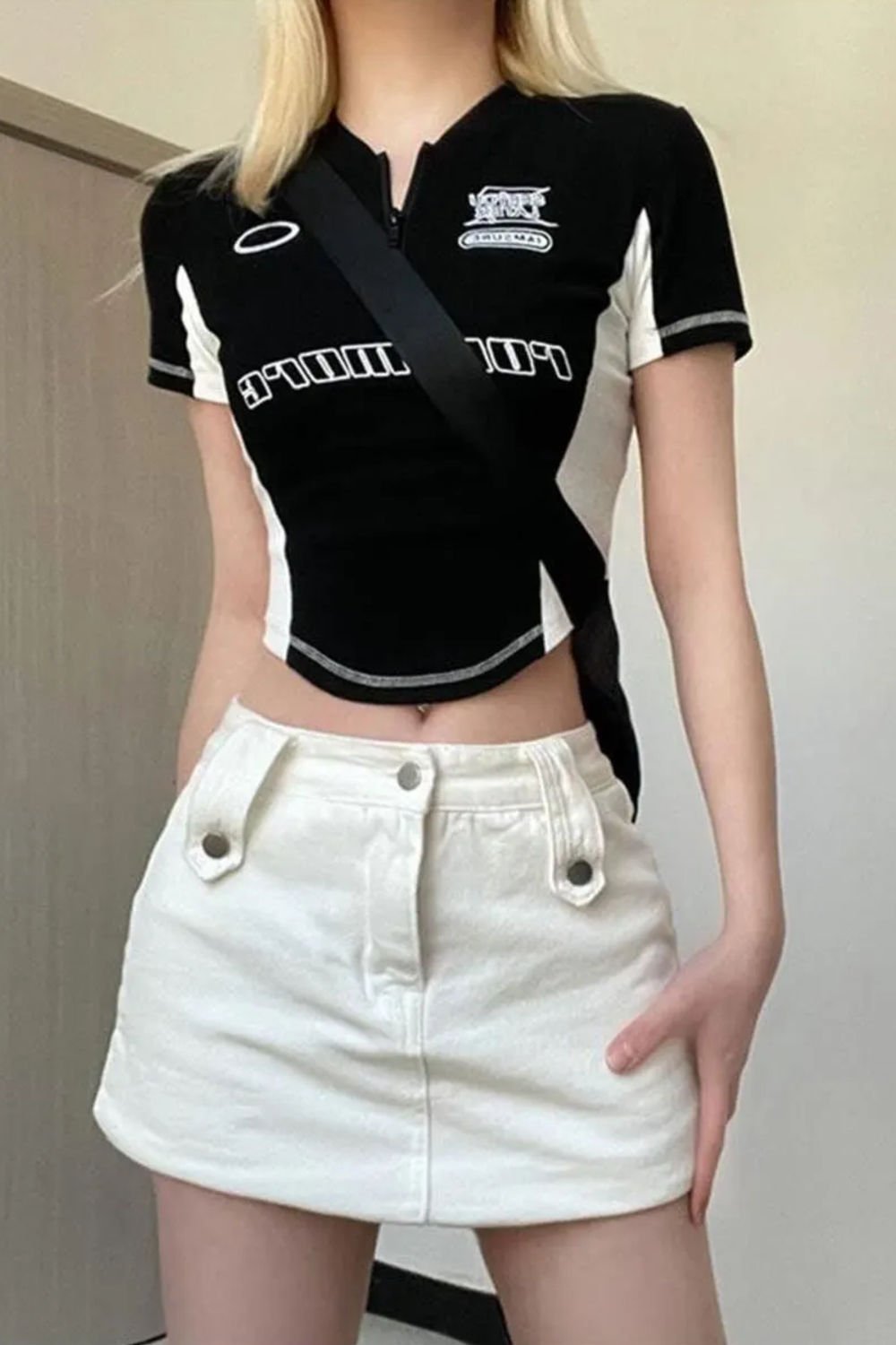 Yarım Fermuarlı Beyaz Şeritli Rockmore Siyah Crop T-Shirt