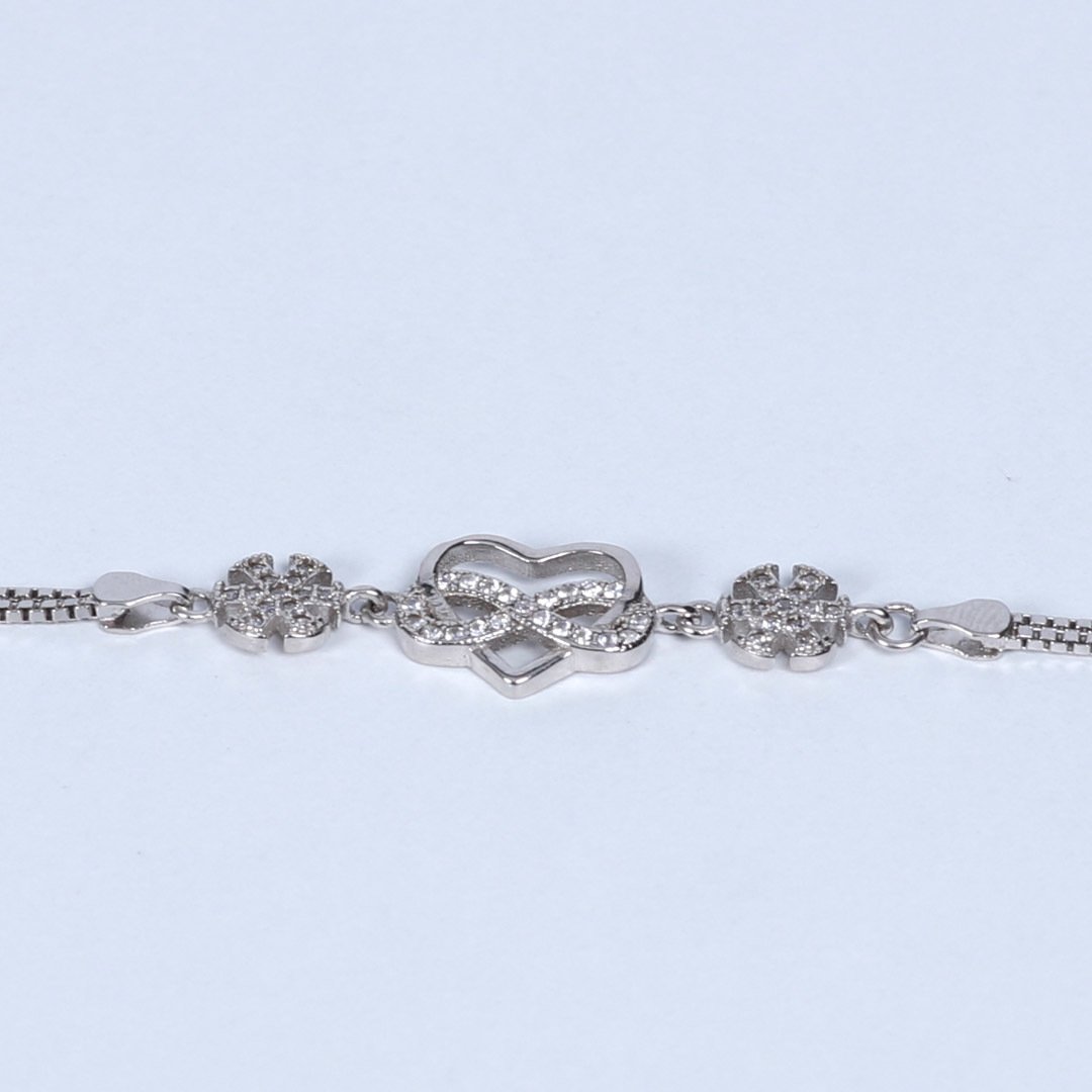 Nur Silver Pırlanta Montürlü Kalp Gümüş Bileklik NUR-BL00910