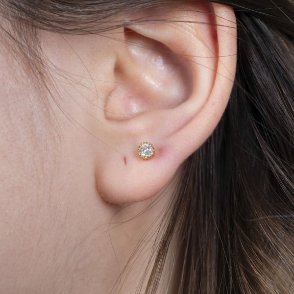 Nur Silver Yuvarlak Taşlı Çelik Tragus Küpe - NUR-KE03264