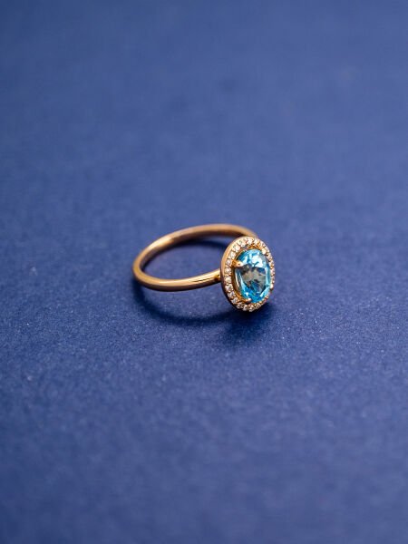 1.72 Karat Pırlantalı Oval Blue Topaz Yüzük