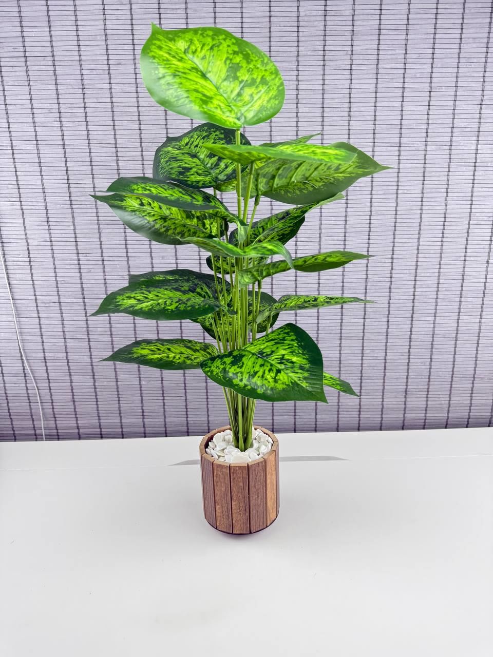 Bahçem Yapay Çiçek Difenbahya 18 Yapraklı 65 Cm Salon Çiçeği Ahşap Saksılı Yapay Bitki