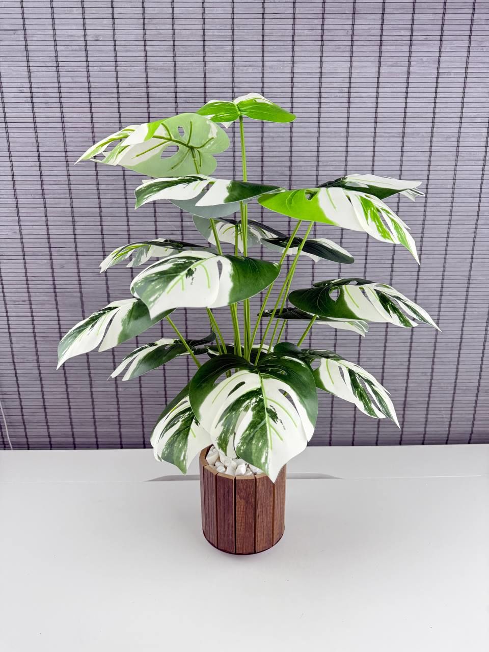 Bahçem Yapay Yapraklı Çiçek Monstera Yeşil Beyaz Deve Tabanı Salon Çiçeği 65cm 18 Yaprak