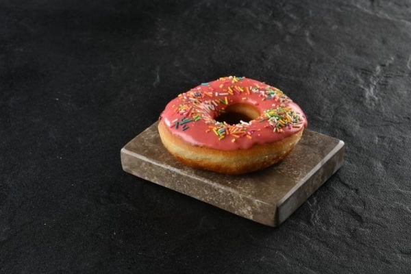 ÇİLEKLİ DONUT