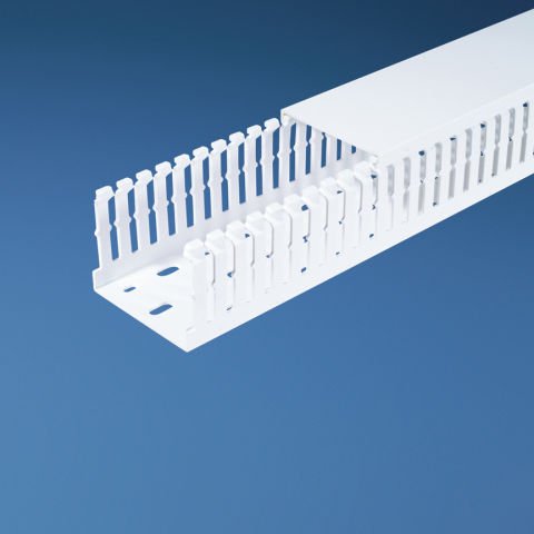 Panduct® MC tipi metrik dar yarık kablo kanalı, 100 mm W x 100 mm Y x 2M uzunluk, PVC, beyaz.