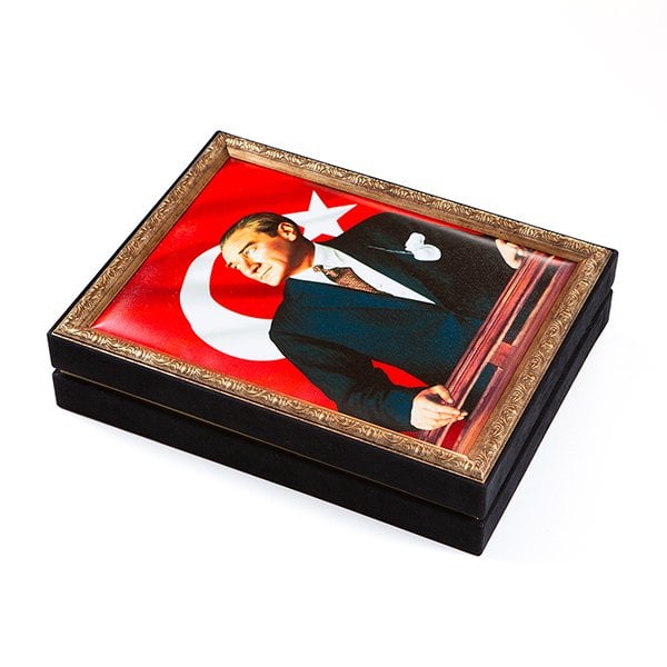 Atatürk Tablolu Çerçeveli Çikolata Kutusu 28x36.5x8.5cm