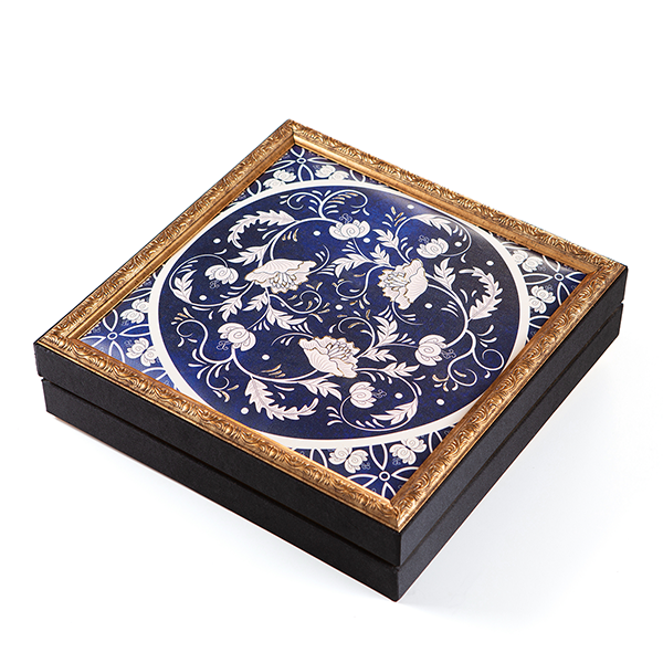Oryantal Çiçek Motifi Mavi Tablolu Çerçeveli  Çikolata Kutusu 33x33x8.5cm