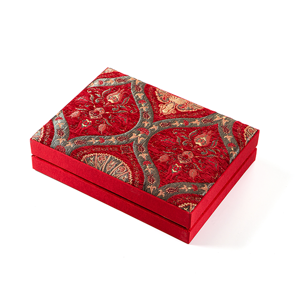 Desenli Kumaş 750gr Madlen Çikolata Kutusu 28.5x19.5x8.5cm