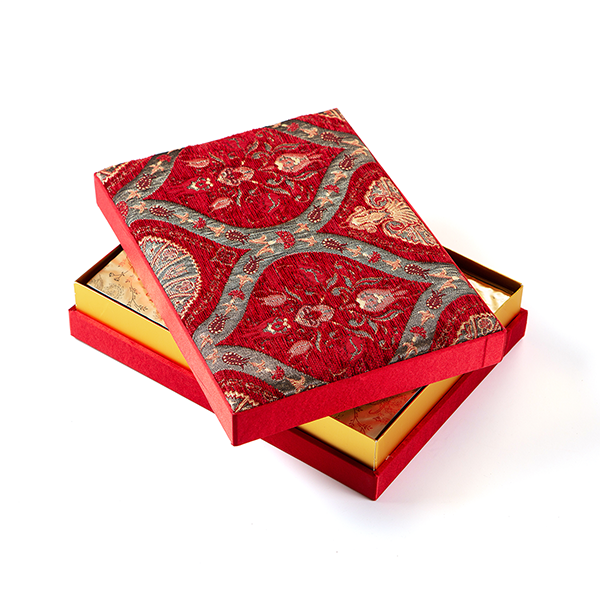 Desenli Kumaş 750gr Madlen Çikolata Kutusu 28.5x19.5x8.5cm