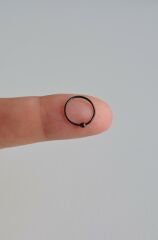 Siyah Renkli Mini Topçuklu 10 mm Çelik Halka Hızma Burun Piercingi