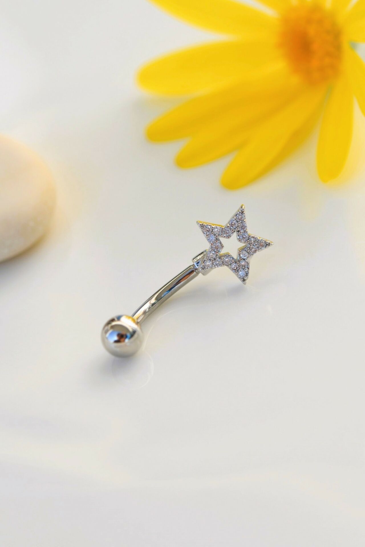 Yıldızlı Minimal Göbek Piercingi Gümüş Renk