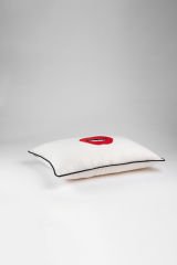 Dekoratif RedLip Kırık Beyaz Yastık