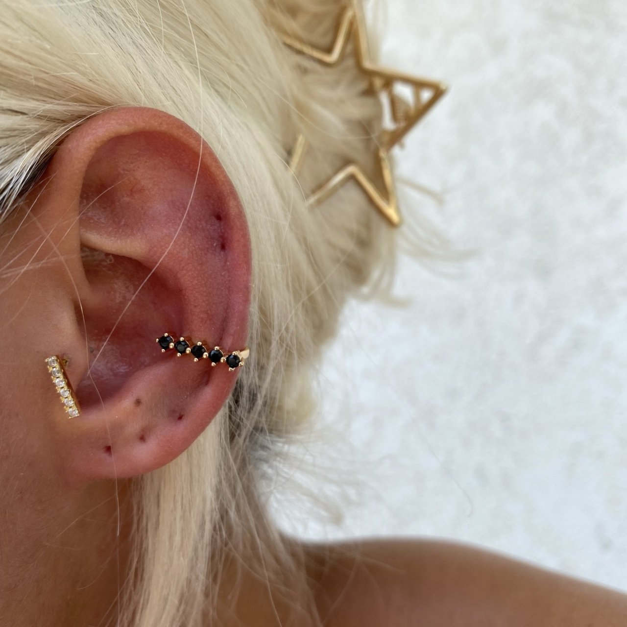 Siyah Taşlı Ear cuff