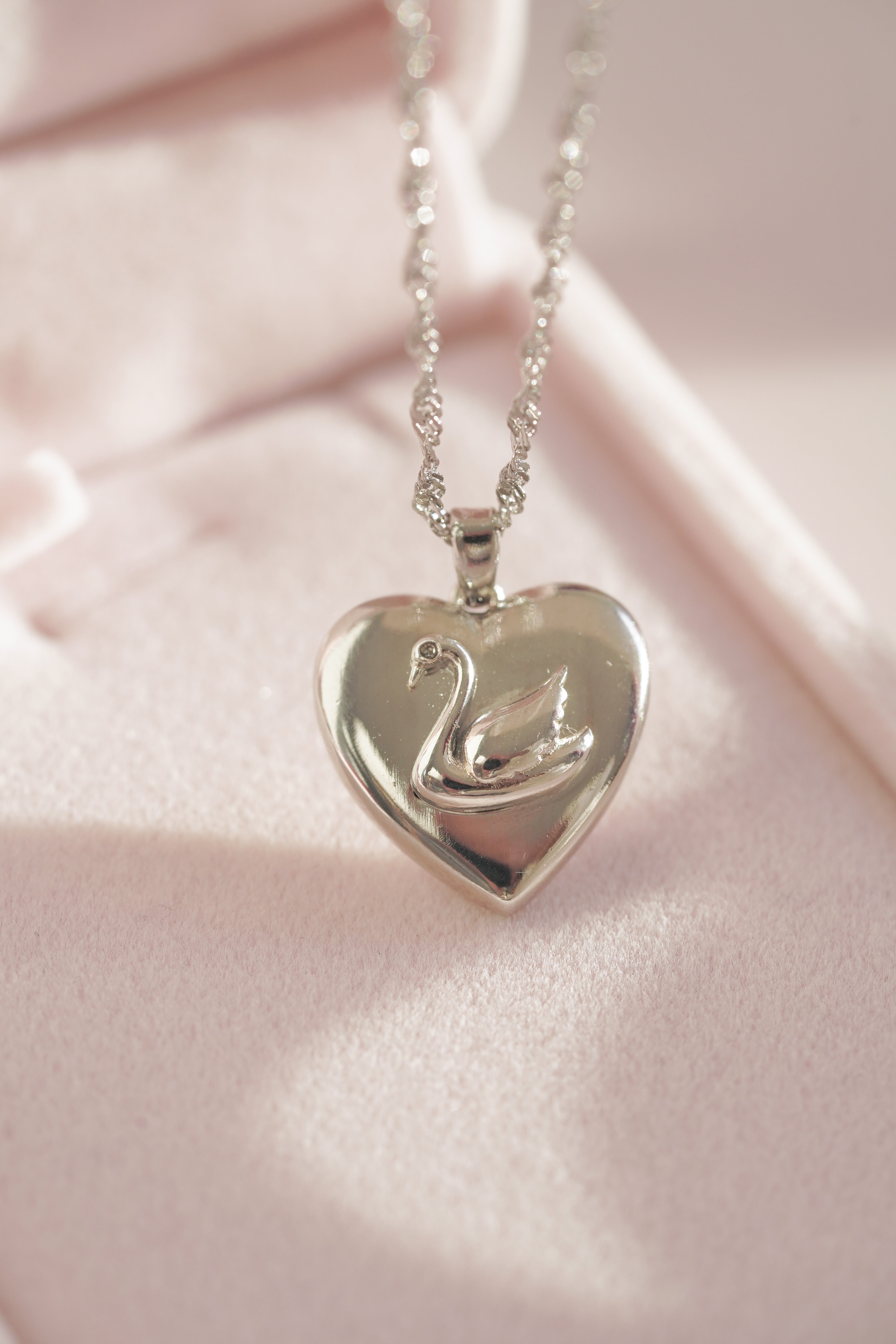 The swan hotsell princess necklace