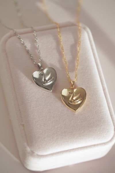 Swan store princess necklace