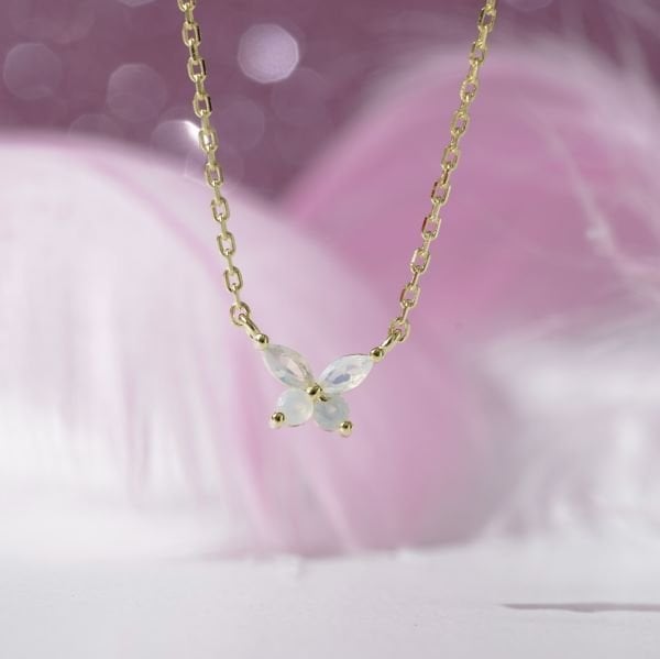 925 Ayar Gümüş Minimal Opal Taşlı Kelebek Kolye-Beyaz