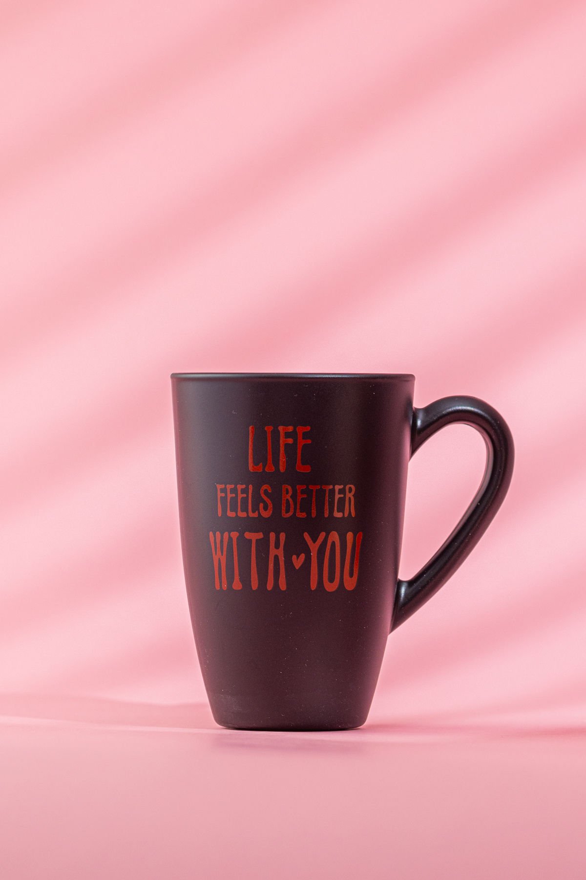 Life Feels Better Wıth You Sloganlı Kupa Siyah 325 cc