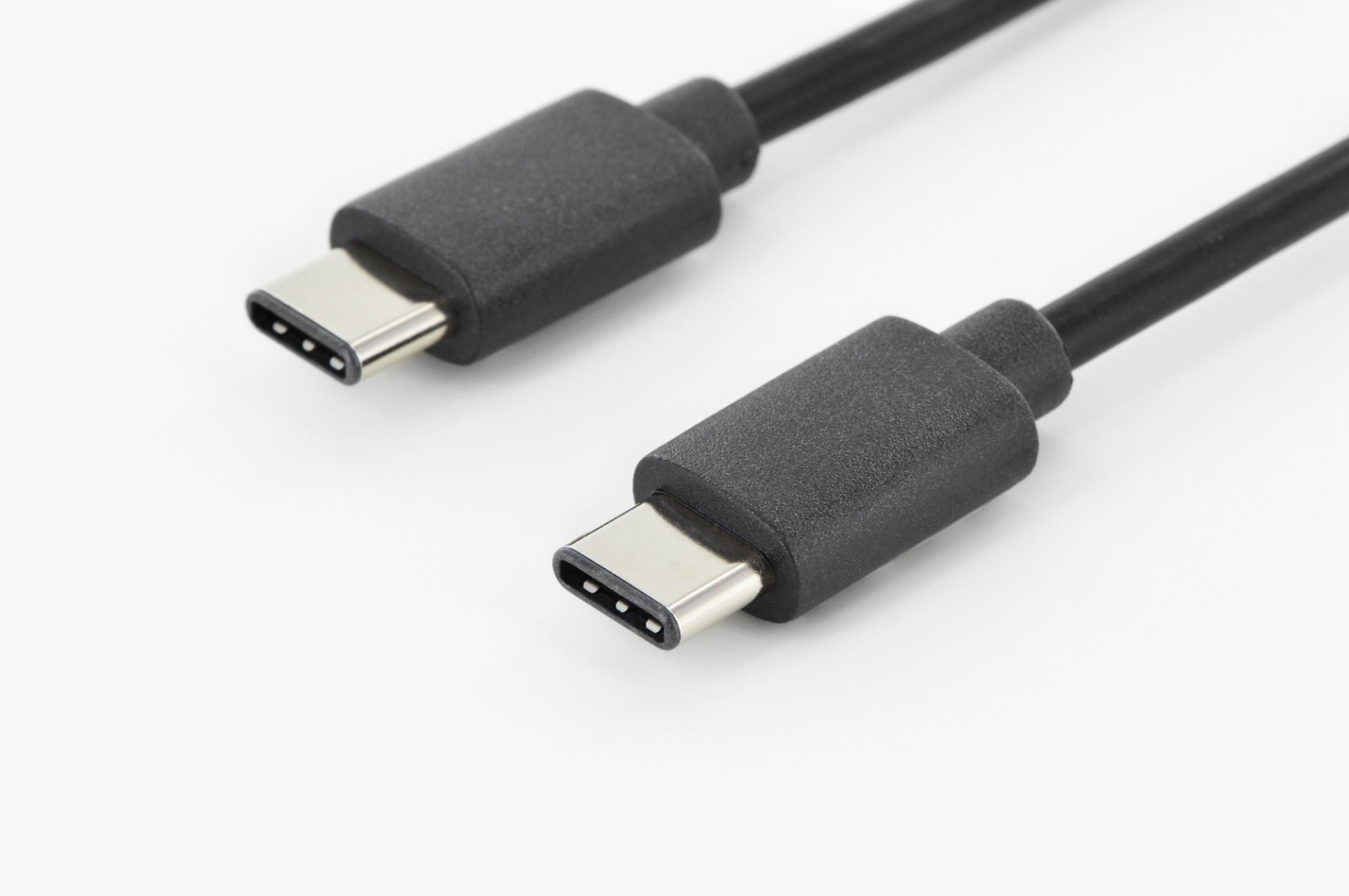 Assmann Usb Tip C Bağlantı Kablosu, Usb Tip C Erkek (Usb 3.1) - Usb Tip C Erkek (Usb 3.1), 1 Mt, Awg 24/28, 2X Zırhlı, Ul, Nikel Kaplama, Siyah Renk