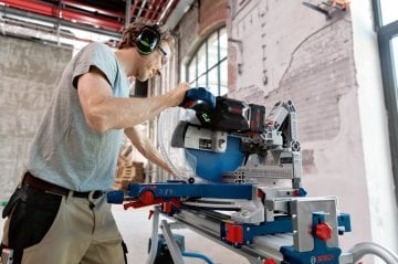 Bosch Akülü Gönye Kesme Makinesi GCM 18V-305 GDC (Aküsüz) - 0601B43000