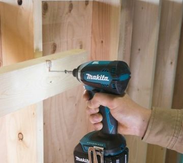 Makita Akülü Darbeli Vidalama Matkabı DTD153RFJ (2 x 3,0 Ah Akü)